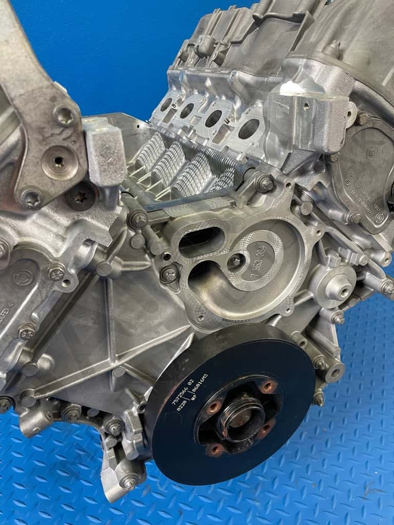 Moteur S63 B44 B vue 9