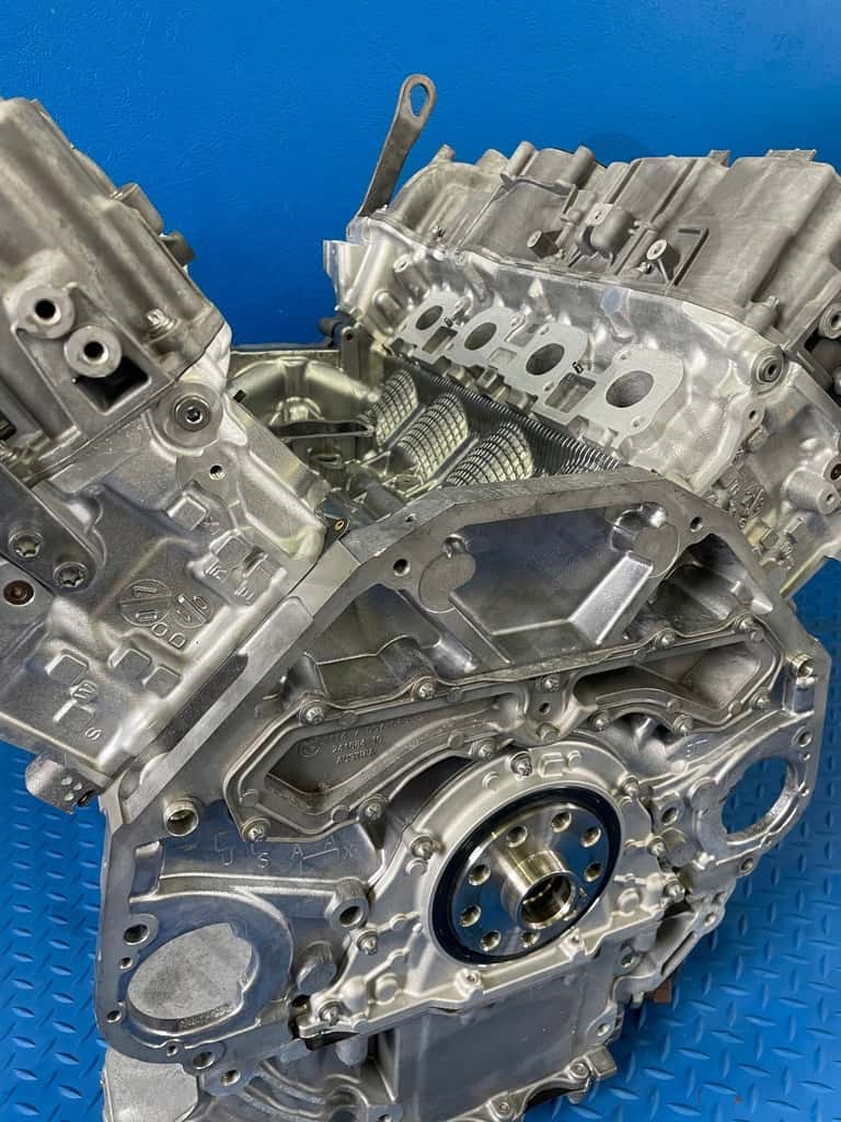 Moteur S63 B44 B vue 13