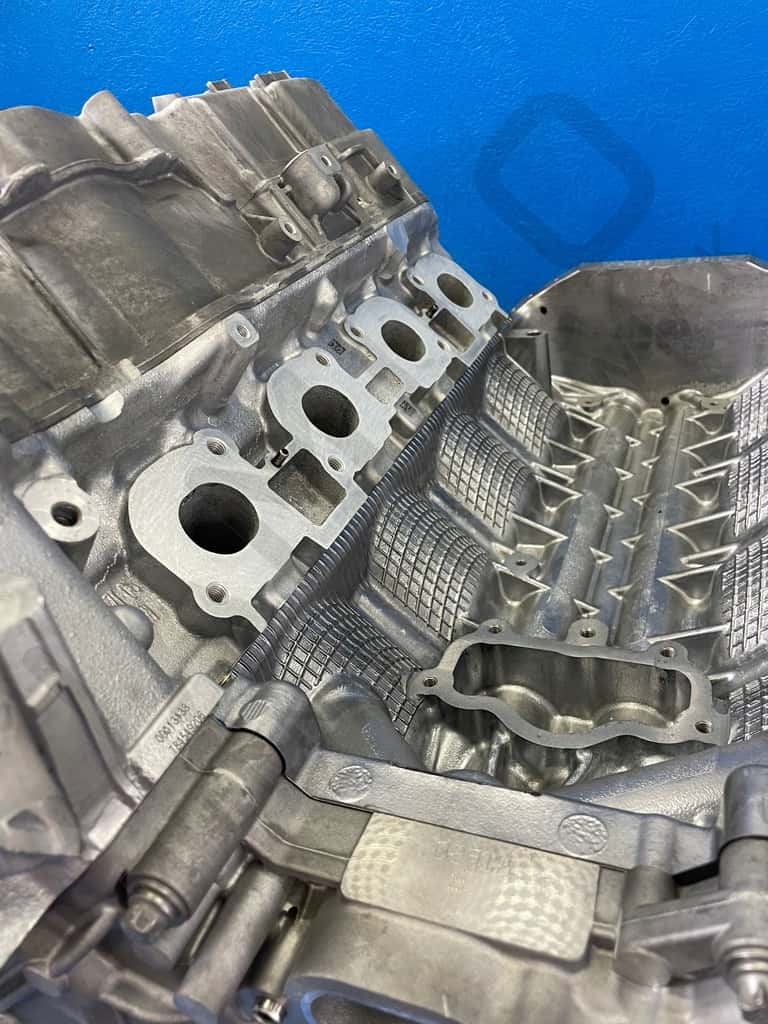 Moteur S63 B44 B vue 12