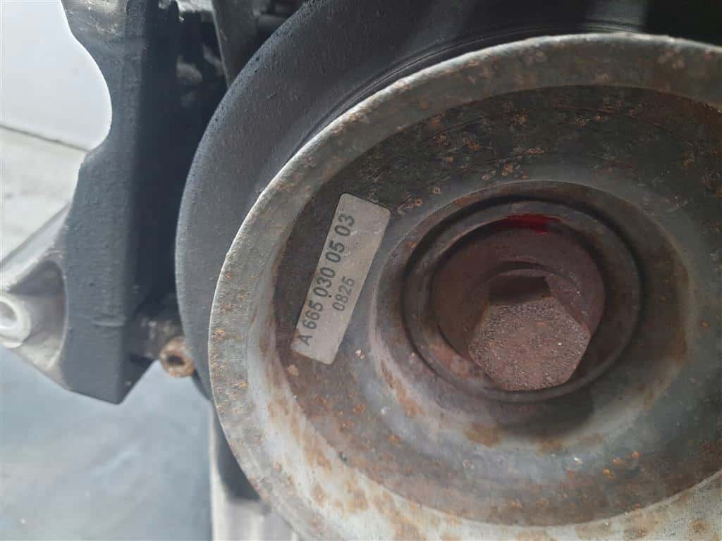 Moteur D27DT vue 7