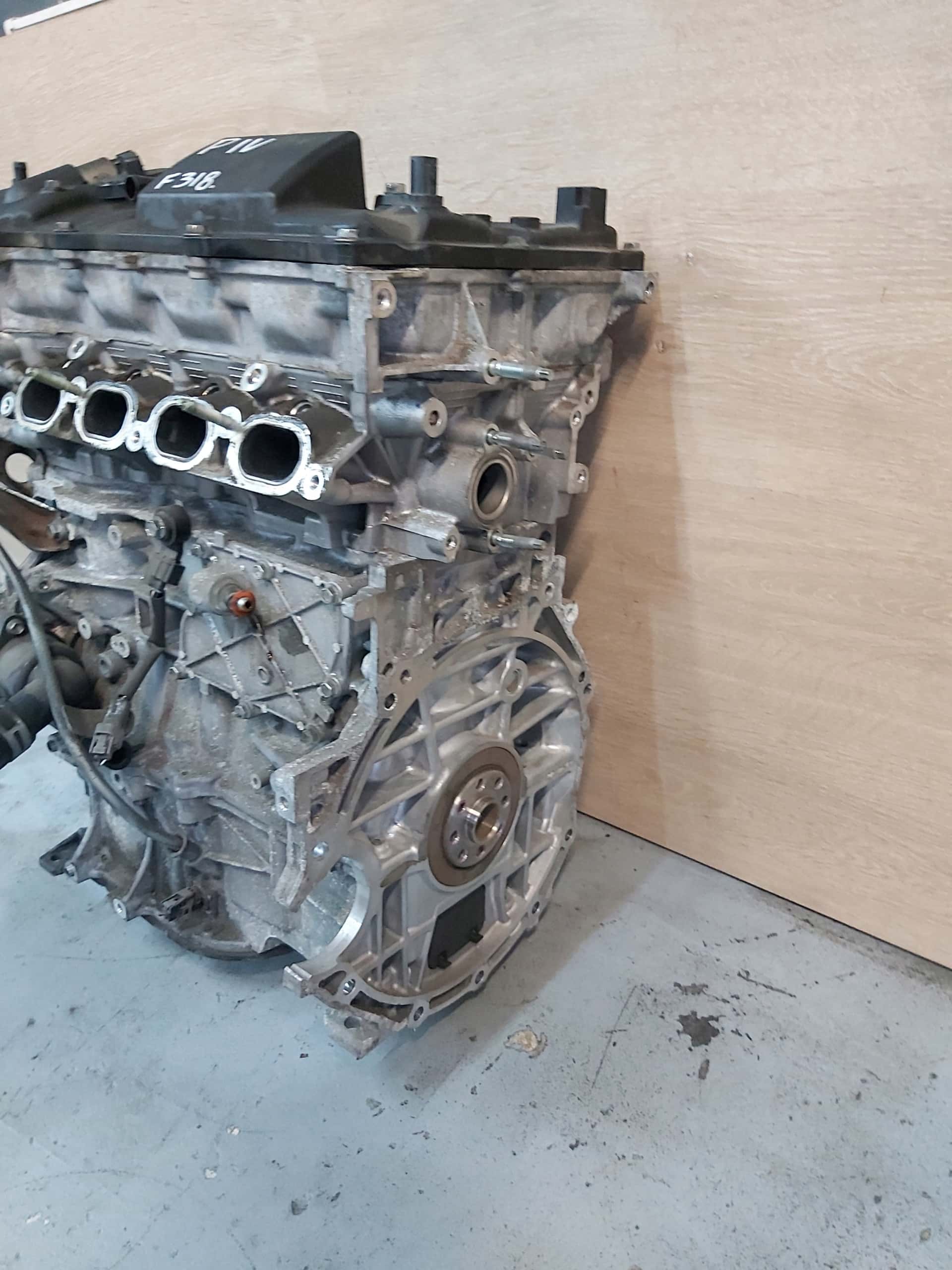 Moteur 2ZR-FXE vue 2