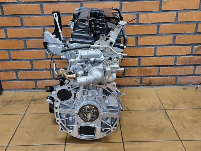 Moteur 4B12 vue 8