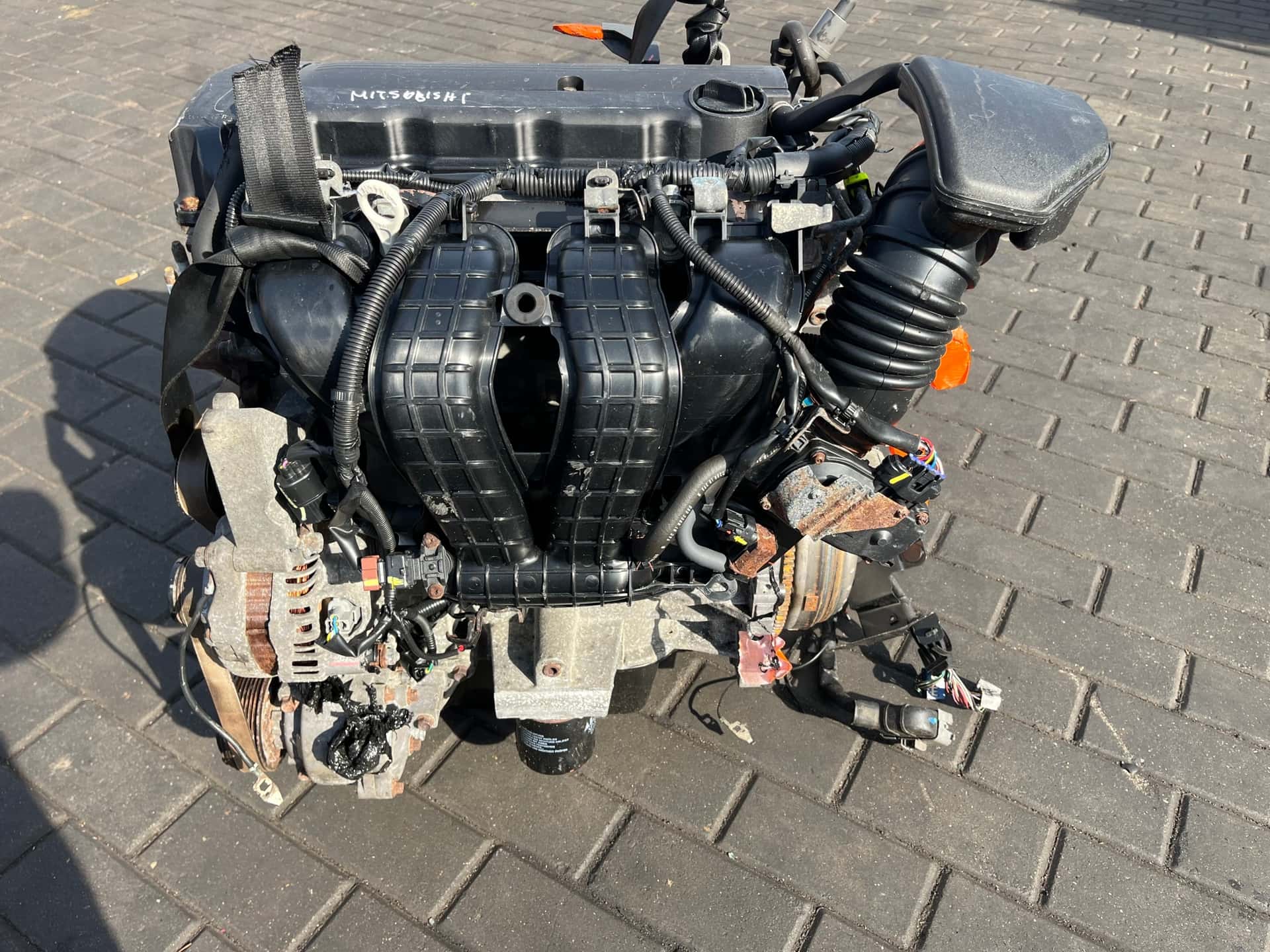 Moteur 4B12 vue 9