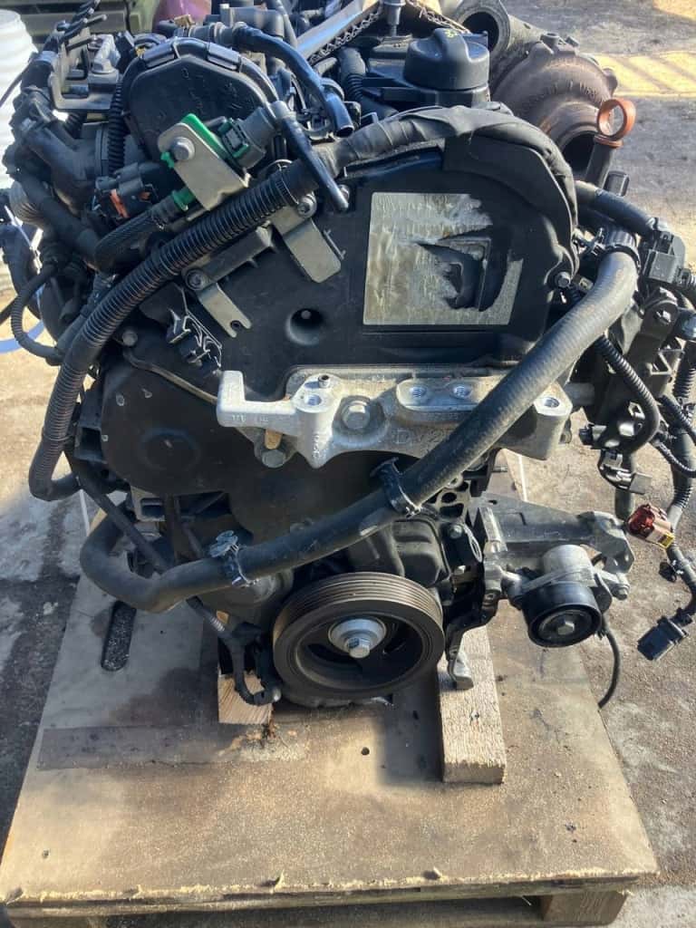 Moteur 9HC (DV6C) vue 2