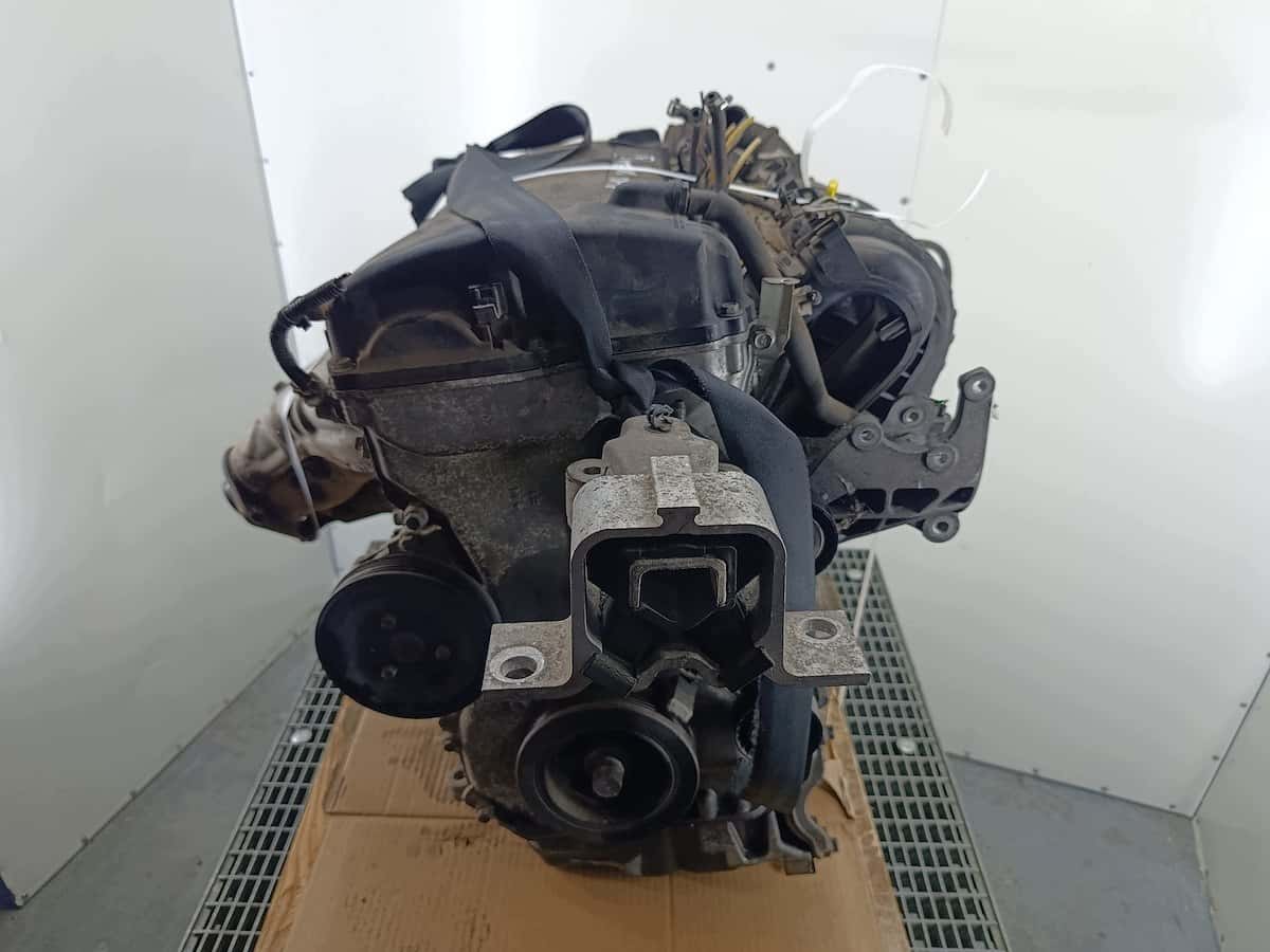 Moteur 4B10 vue 4