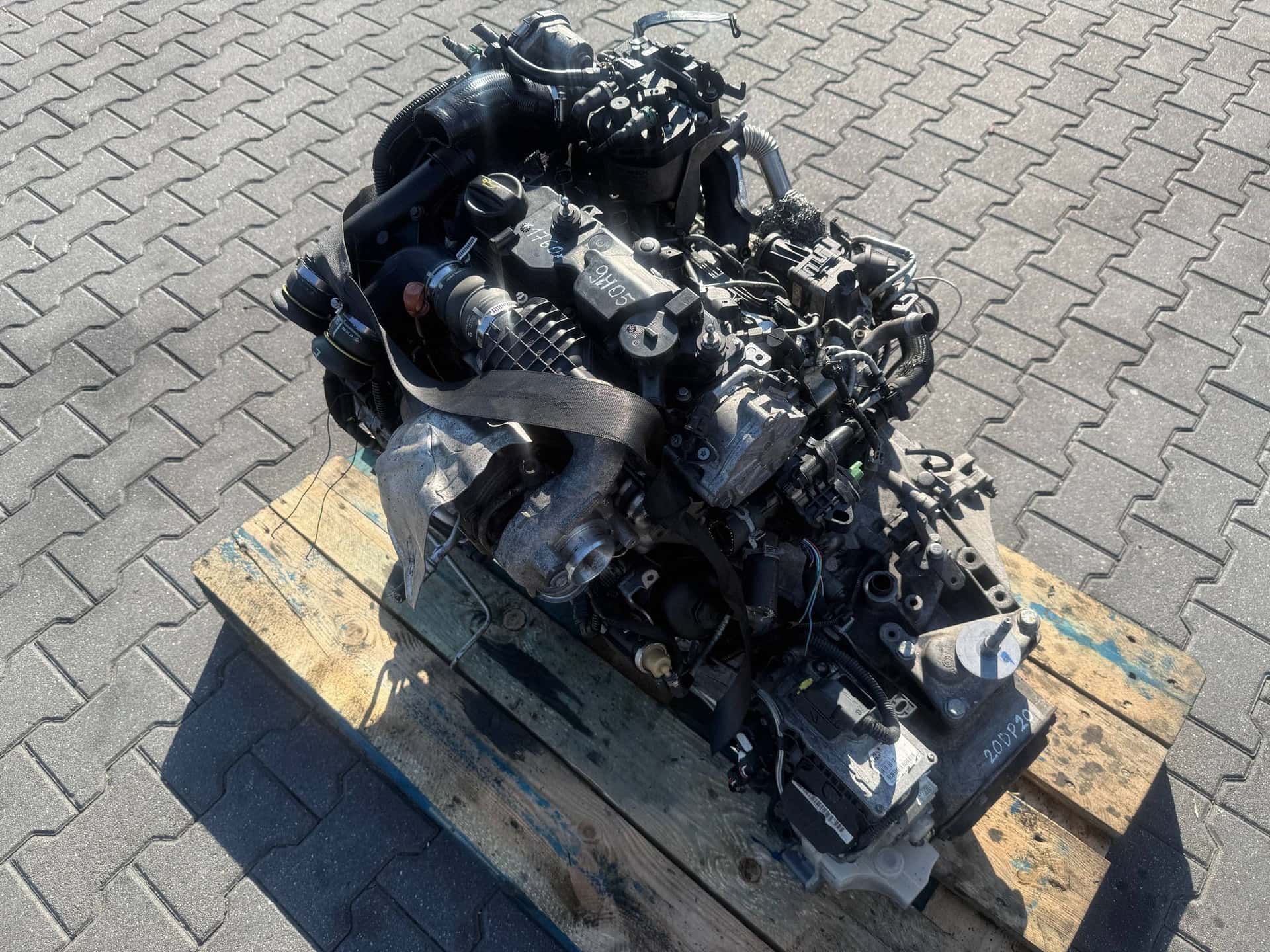 Moteur 9HC (DV6C) vue 2