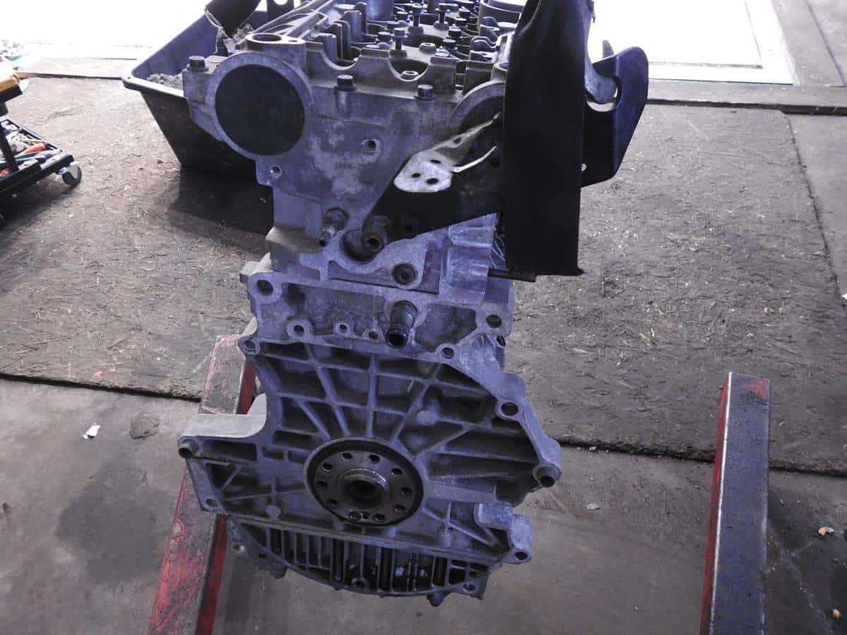 Moteur B 5254 T8 vue 5