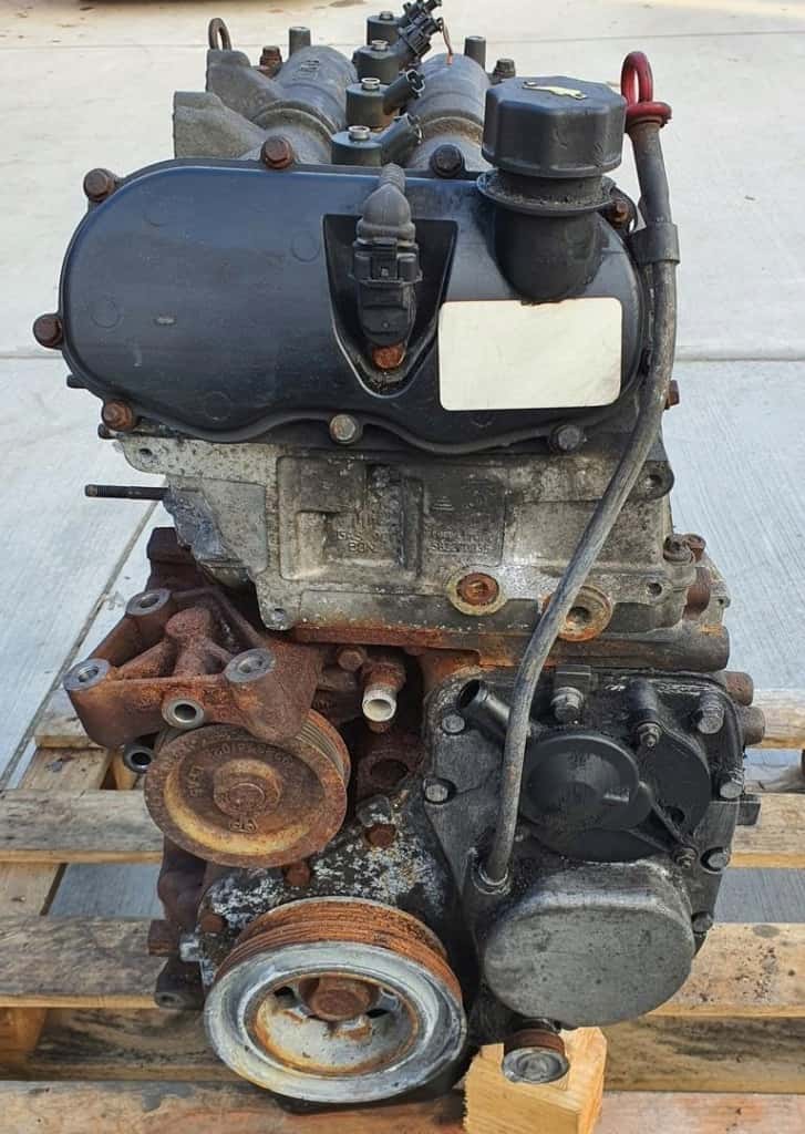 Moteur F1CE0481D (F30DT) vue 2