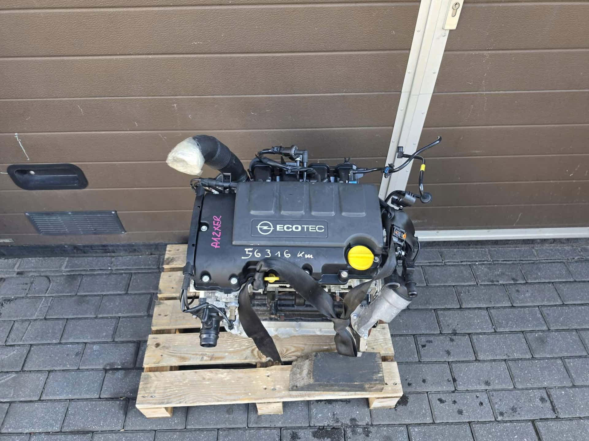 Moteur A 12 XER vue 4