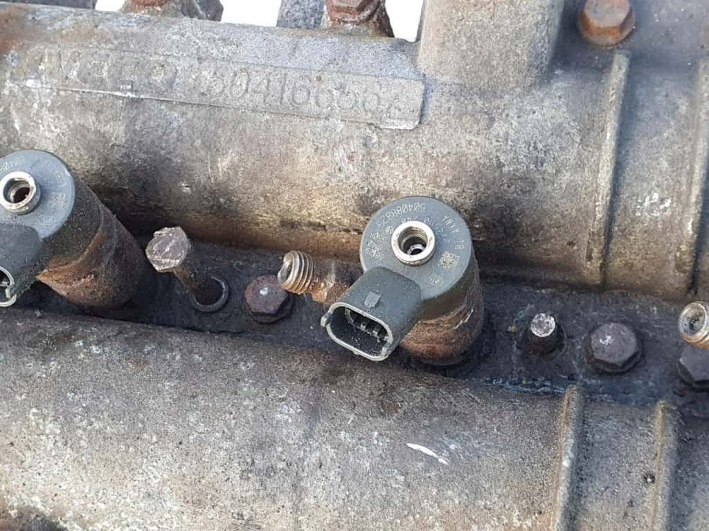 Moteur F1CE0481D (F30DT) vue 5