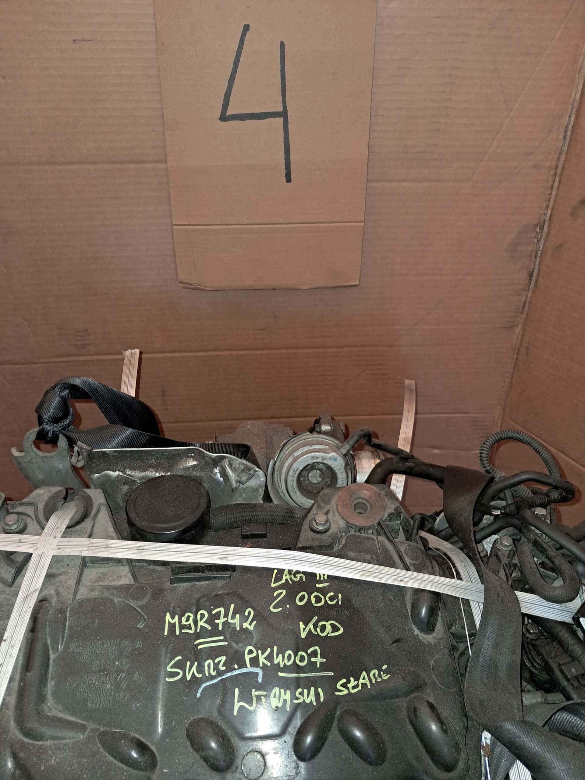 Moteur M9R 742 vue 2