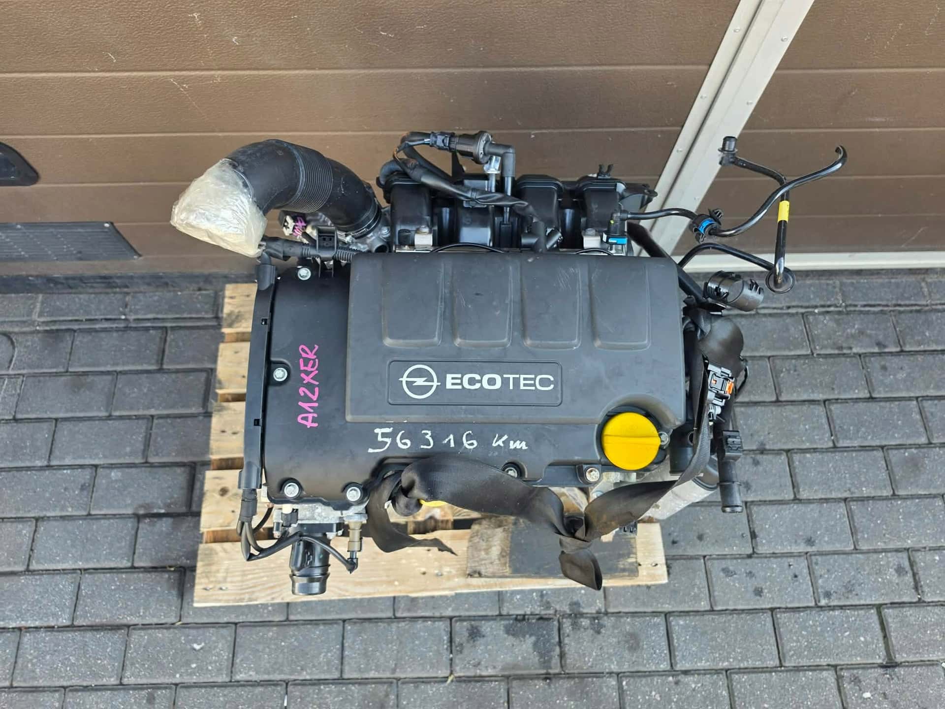 Moteur A 12 XER vue 2
