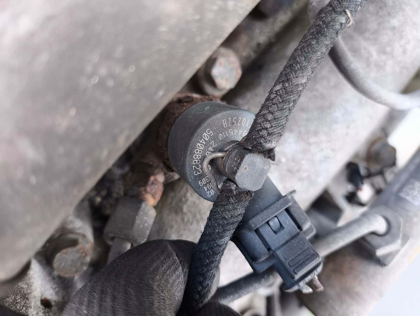Moteur F1CE0481D (F30DT) vue 3