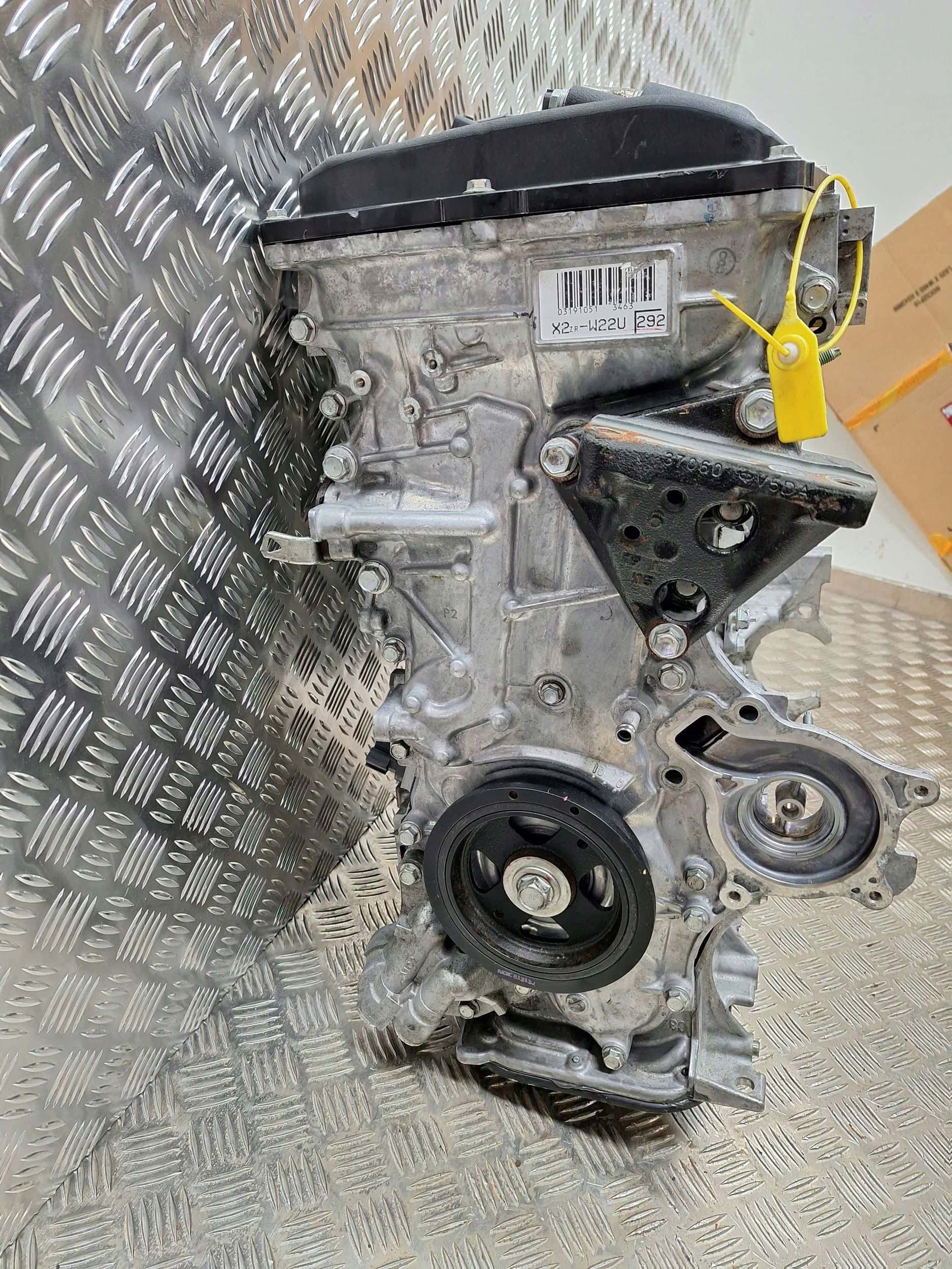 Moteur 2ZR-FXE vue 2
