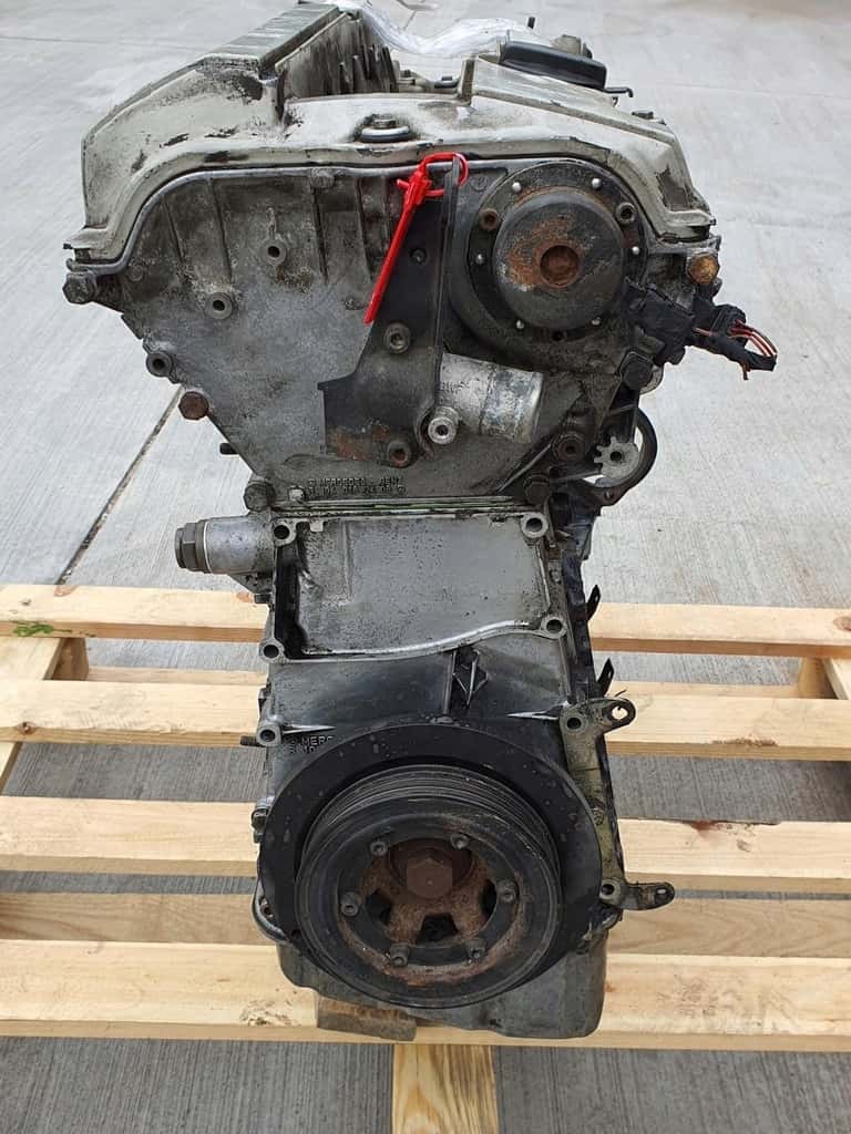 Moteur M 104.990 vue 4