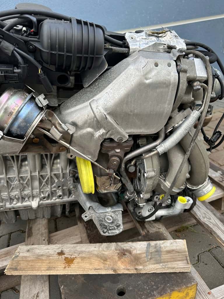 Moteur 306D5 vue 3