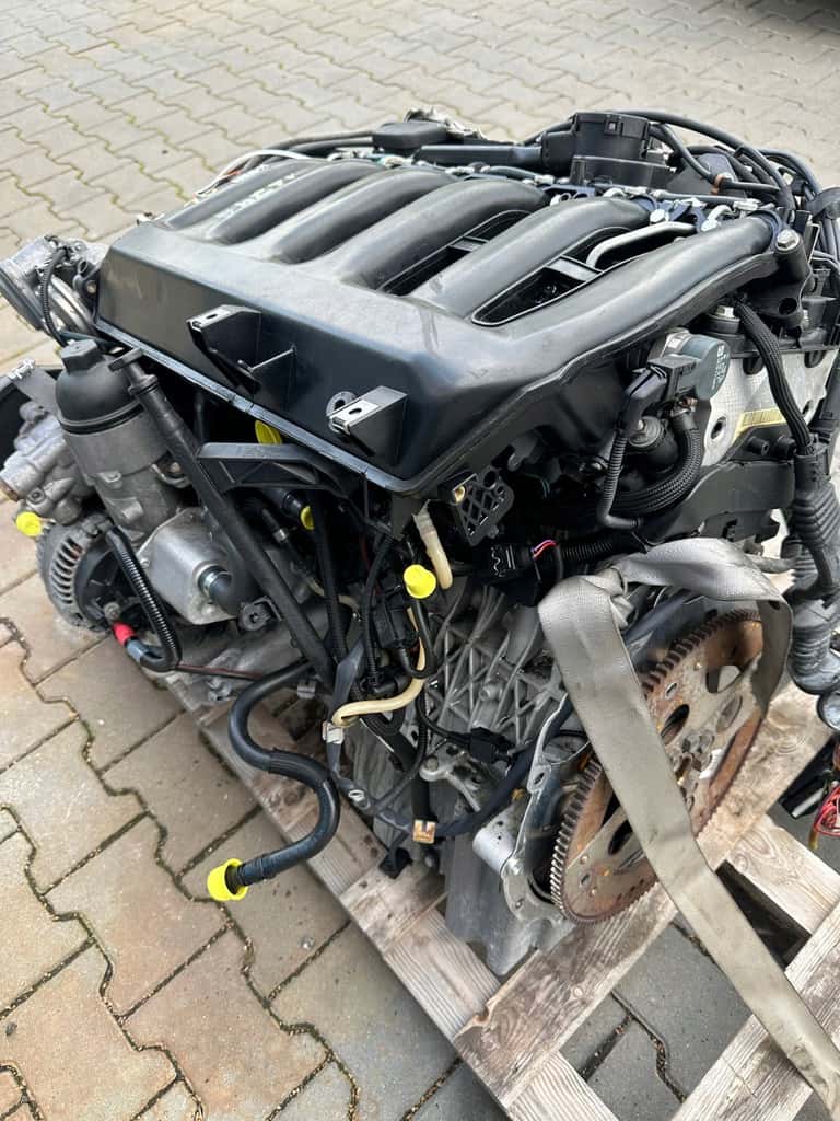 Moteur 306D5 vue 2