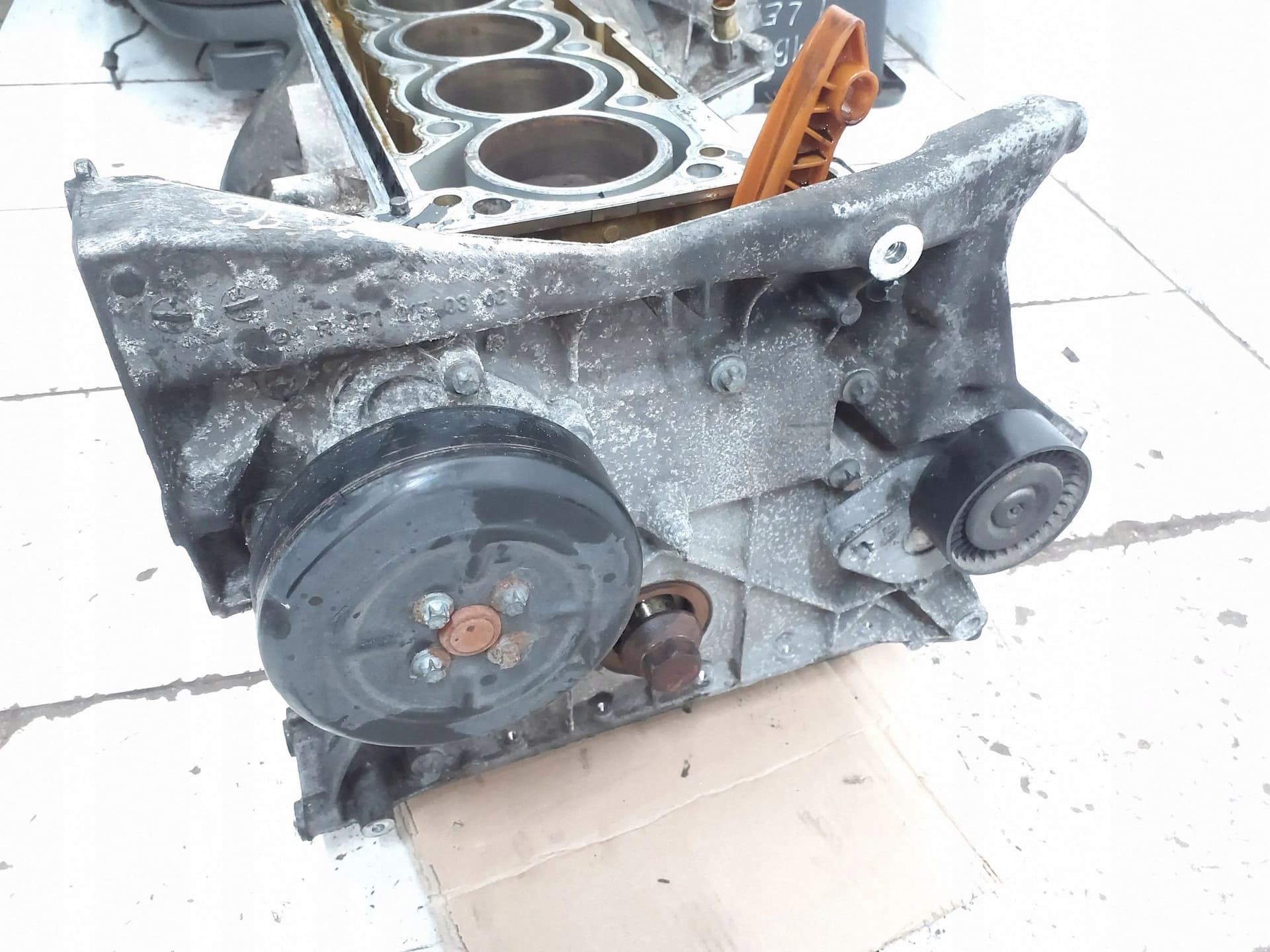 Moteur M 112.946 — vue 4