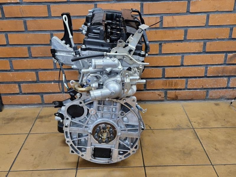 Moteur 4B12 — vue 8