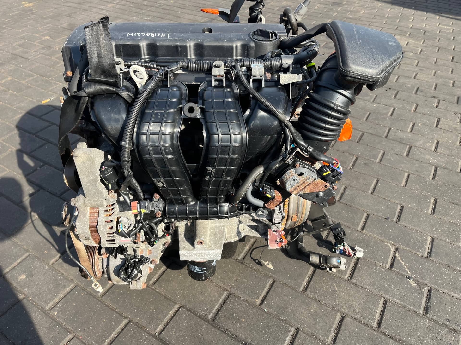 Moteur 4B12 — vue 9