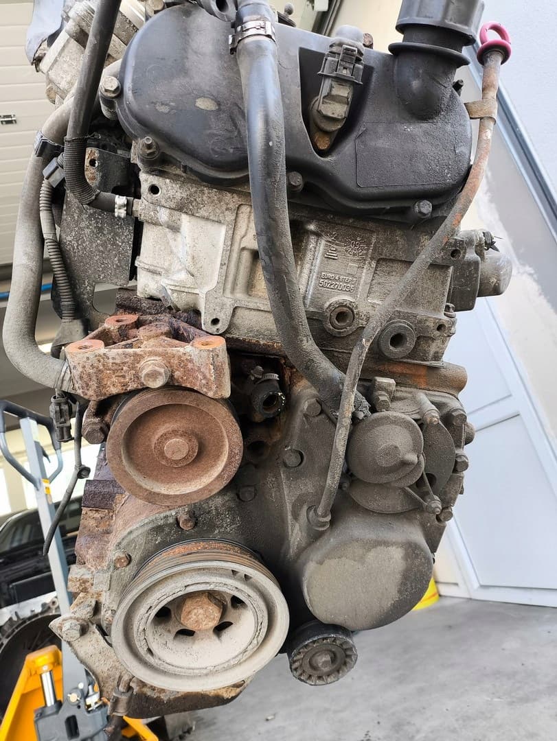 Moteur F1CE0481D (F30DT) — vue 10