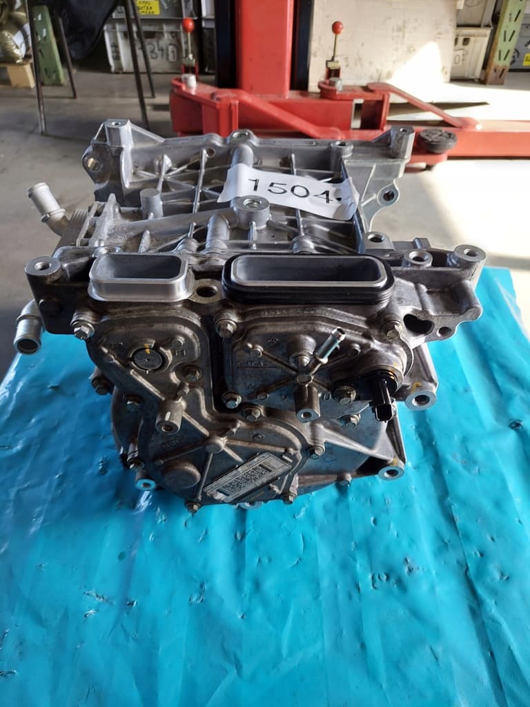 Moteur 6AM 402 — vue 3