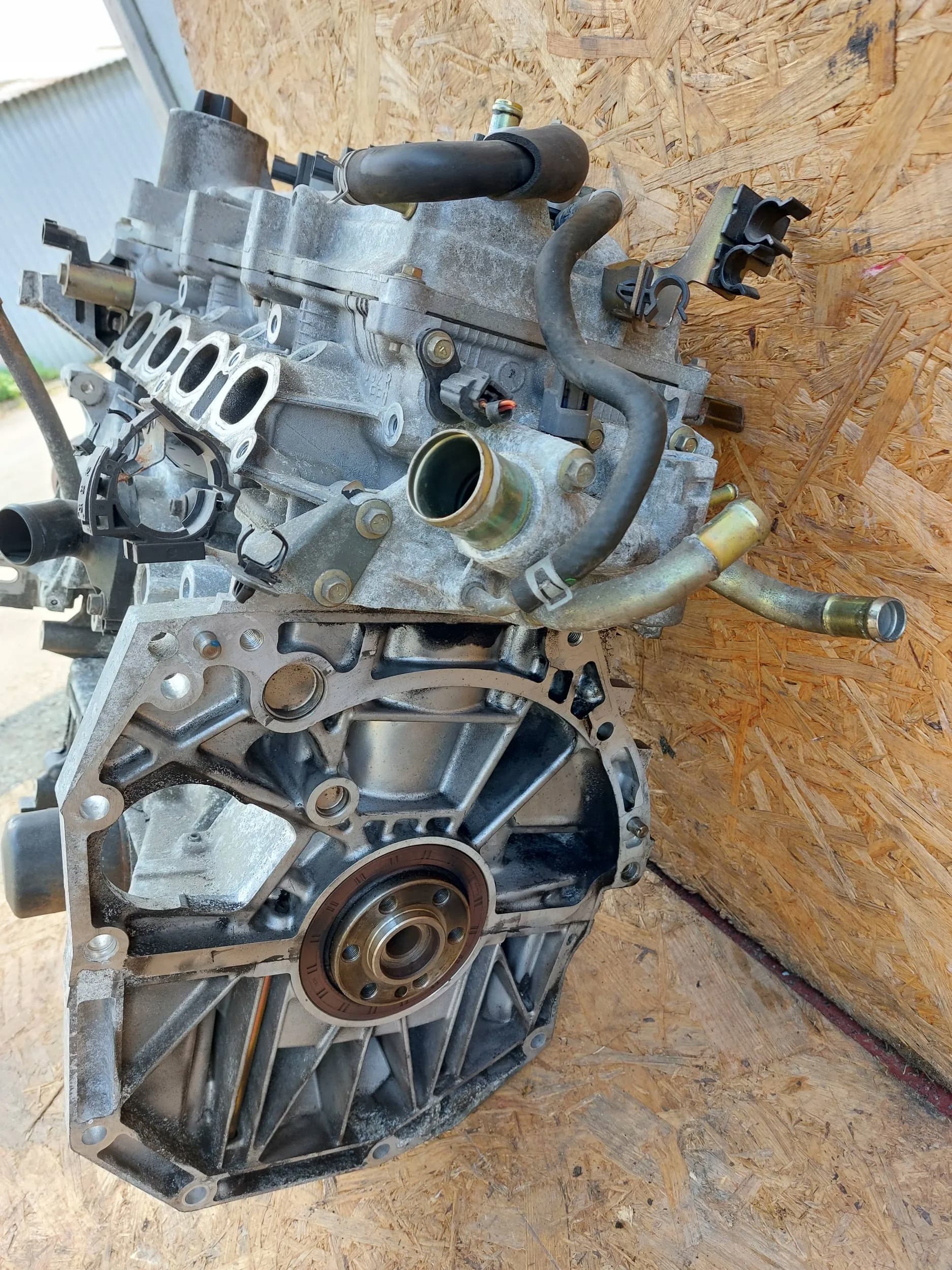 Moteur HR16DE — vue 2
