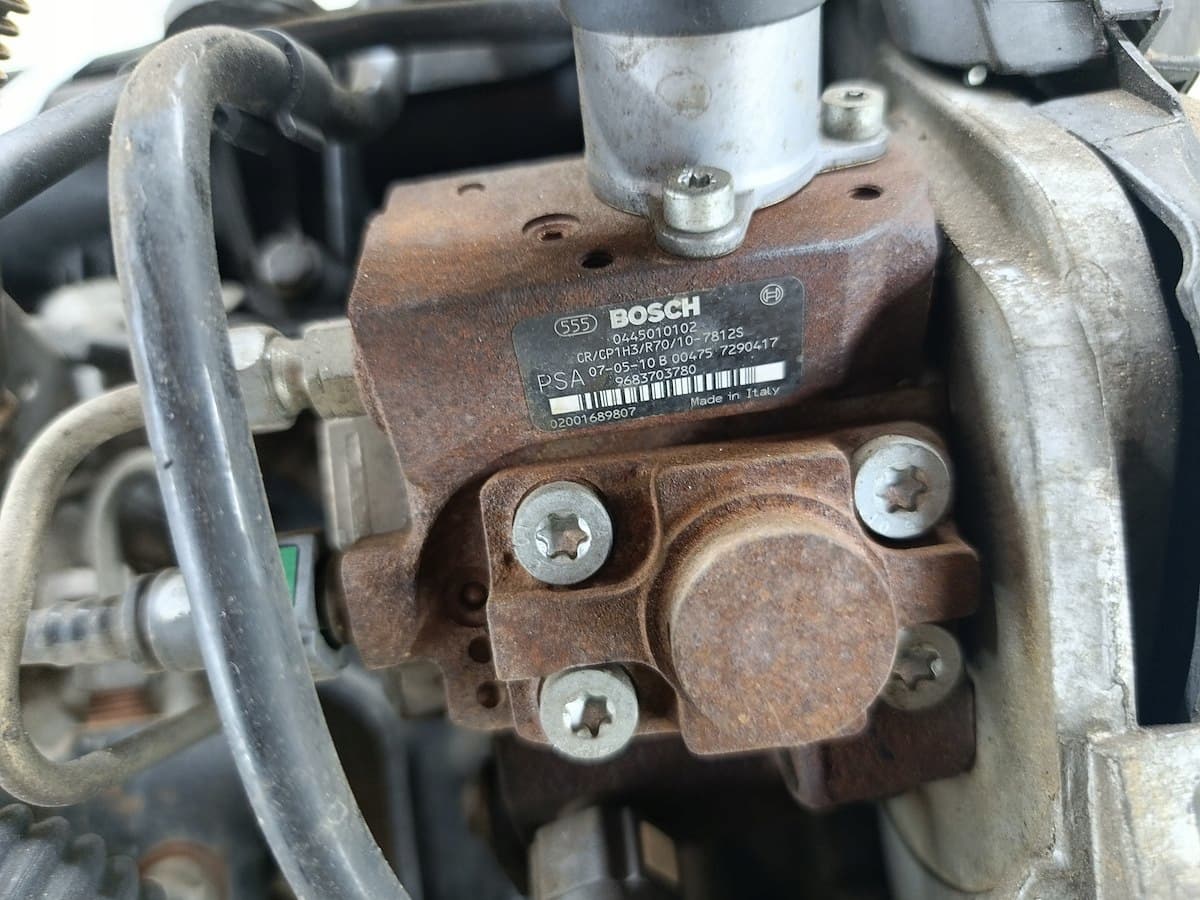 Moteur 8HZ (DV4TD) — vue 3