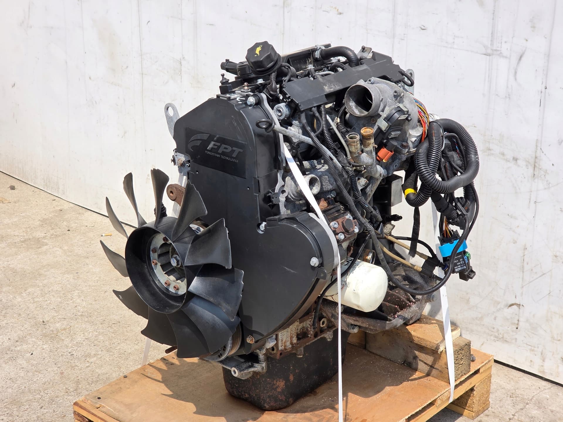 Moteur F1AE0481G — vue 2