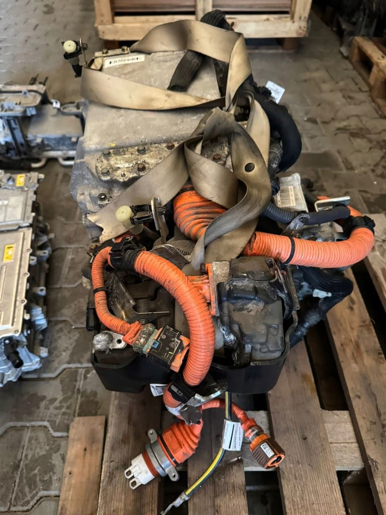 Moteur 6AM 402 — vue 3