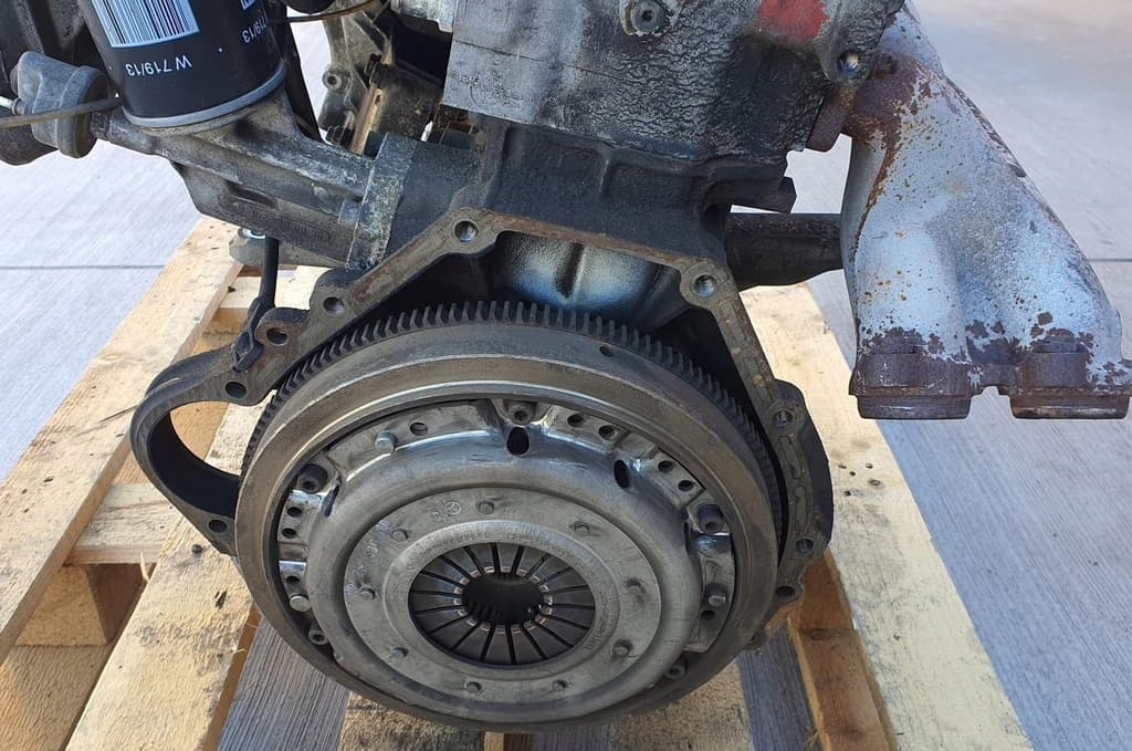 Moteur M 102.962 — vue 4