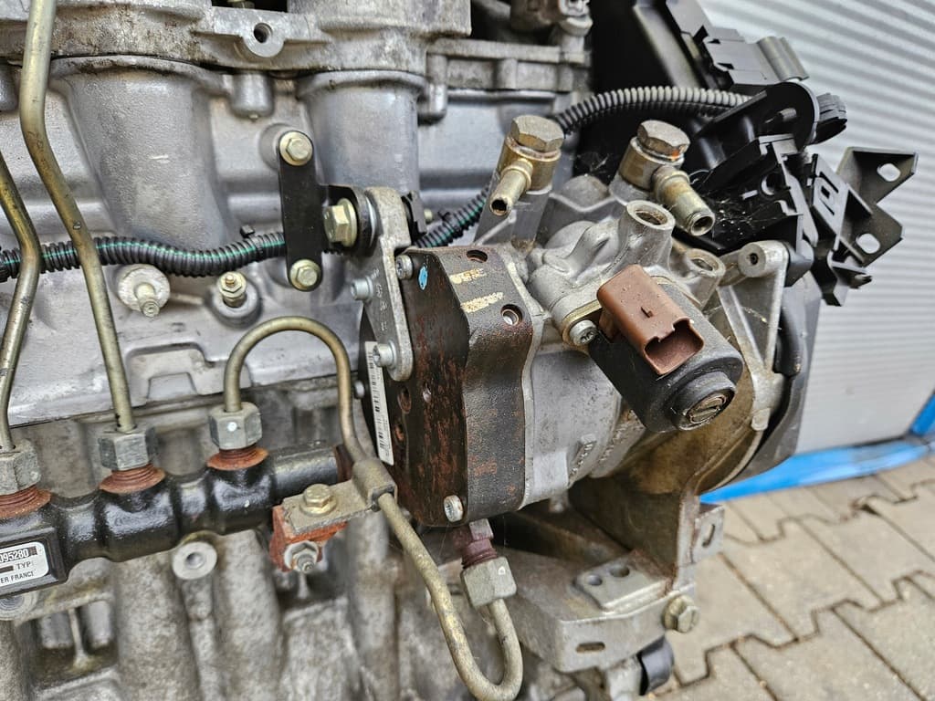 Moteur 8HY — vue 4