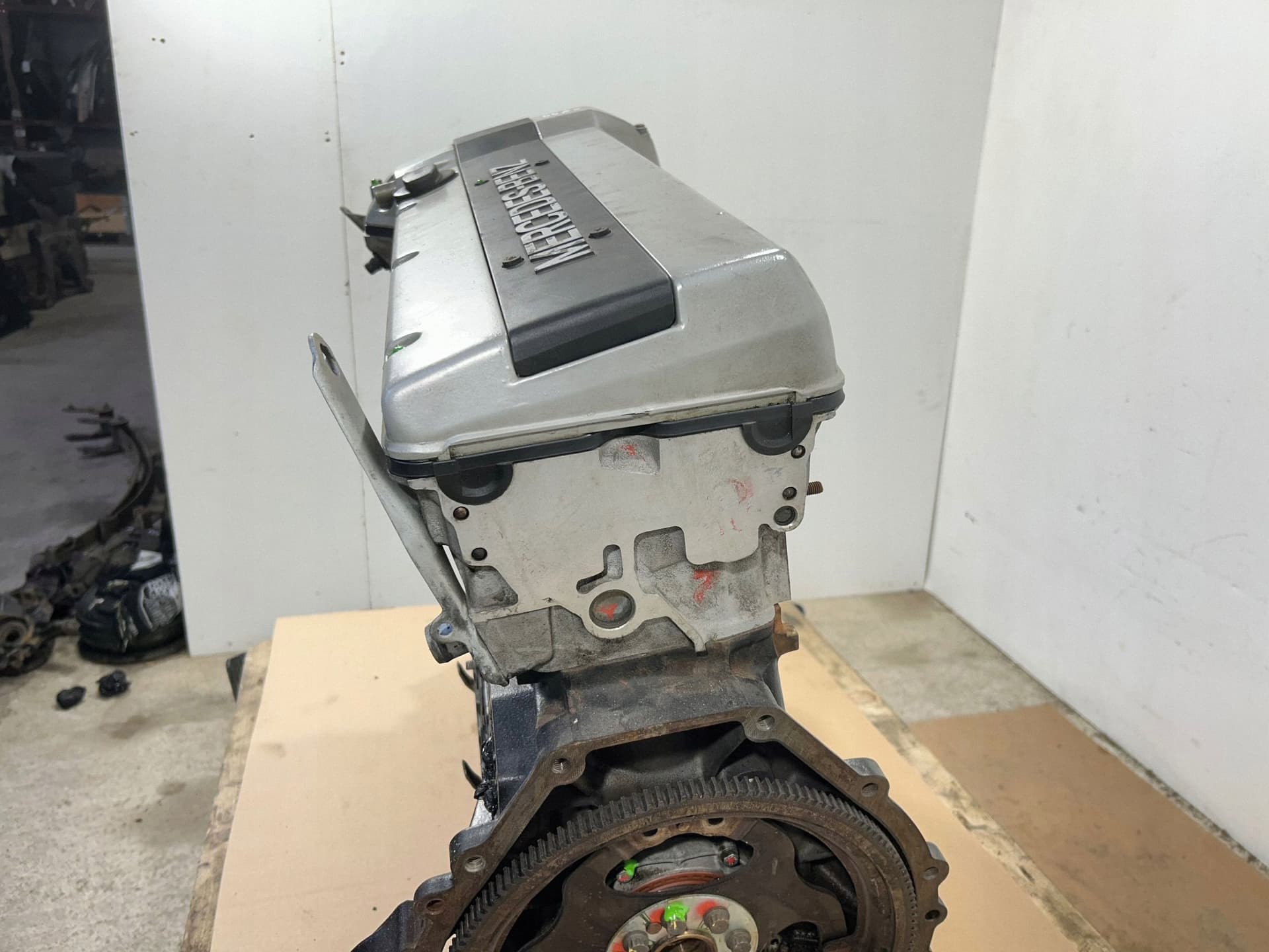 Moteur M 104.981 — vue 8