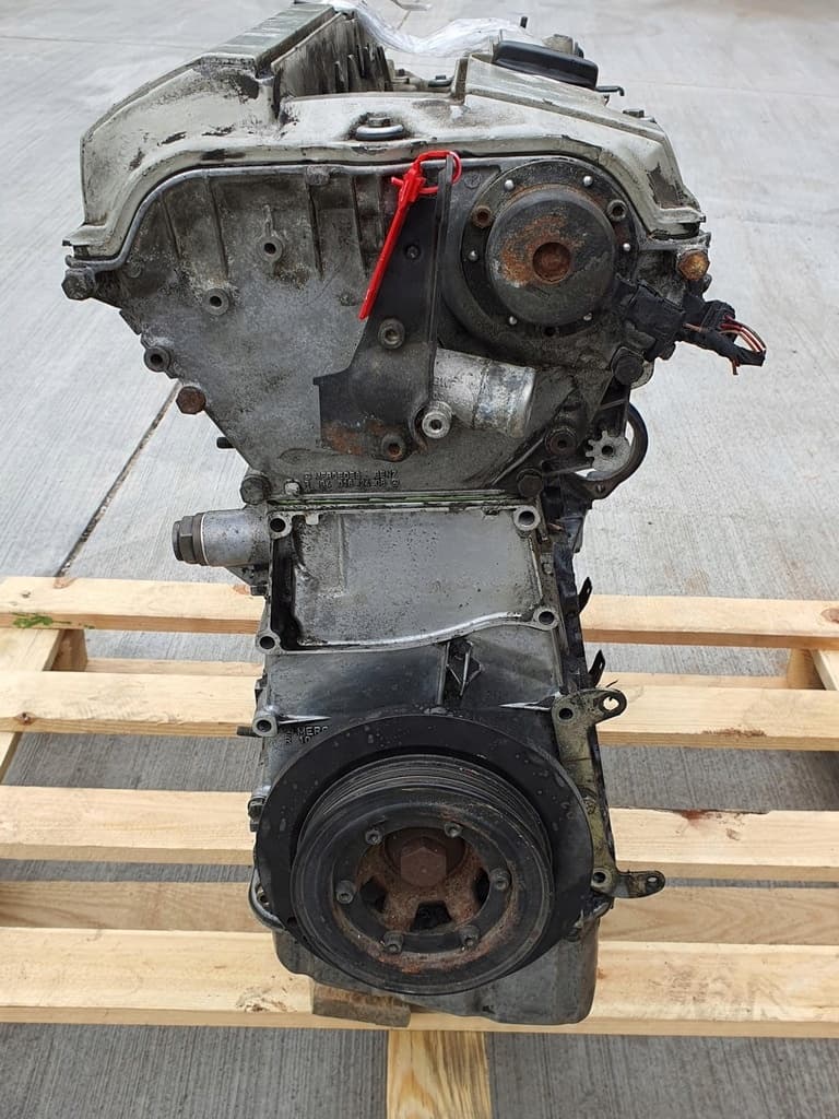 Moteur M 104.990 — vue 4