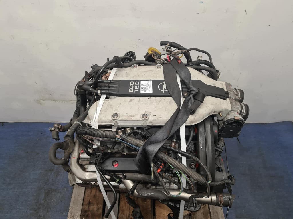 Moteur Y 32 SE pour Opel Omega 3.2 Petrol